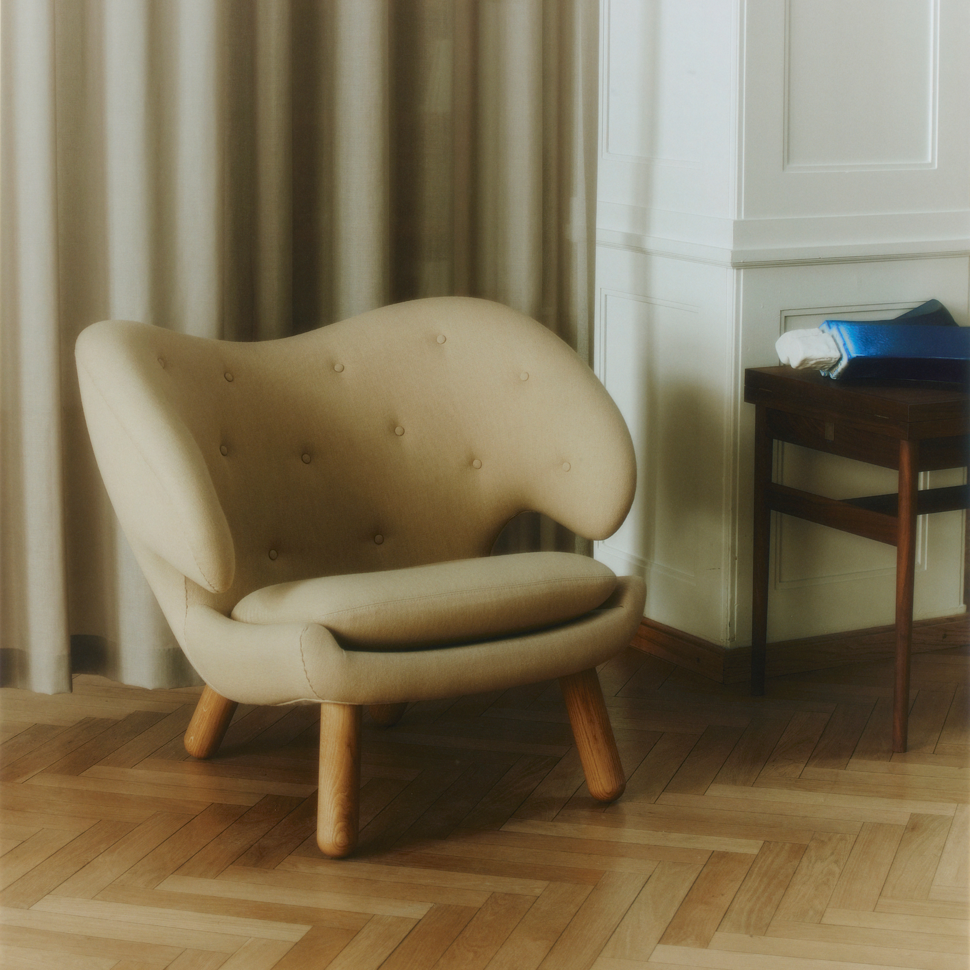 The Pelican Chair w/ Buttons
